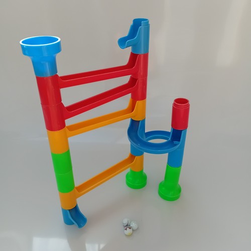 Bunte kugelbahn aus - kugelbahn,