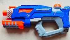 Große Wasserpistole super
