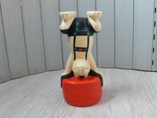 Goebel - Loriot - Figur Wum groß, im Kopfstand mit Lederhose - Rarität mit Makel