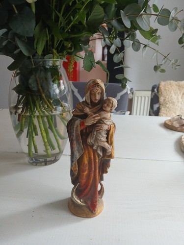 Uralte madonna mit kind - uralte,