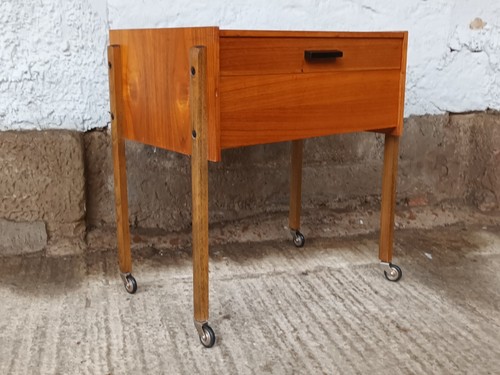 Nähtisch vintage sideboard - nähtisch,