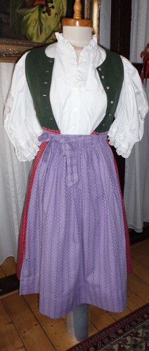 Süßes mädchen dirndl - süßes,