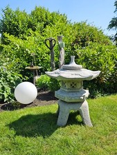 Japanische Laterne aus Granit