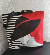 Wieder da, die "Dame mit Hut"