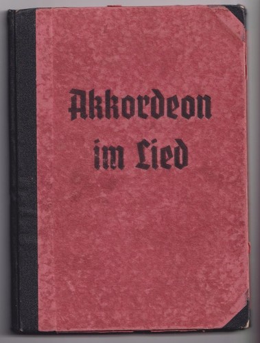 Chromatisches akkordeon - akkordeon, im