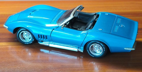 Revell chevrolet corvette - 1:18,