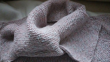 Schöner rosa/grau melierter Damenschal, handgestrickt, Mischwolle, 15 x 100 cm