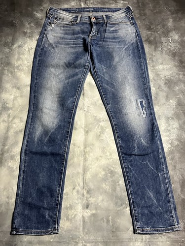Levi demi curve modern - demi,