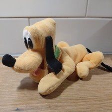 Pluto liegend Plüschtier