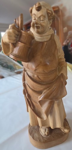 Figur aus holz geschnitzt - aus,