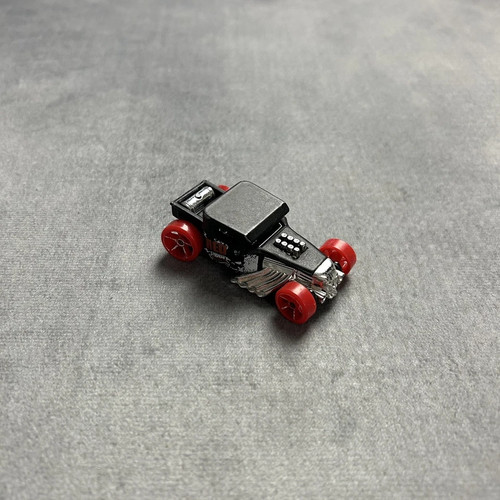 Hot wheels bone - wheels,