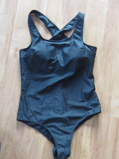Schwarzer Badeanzug Racerback Rücken Schwimmanzug  XL fällt kleiner aus 38 40