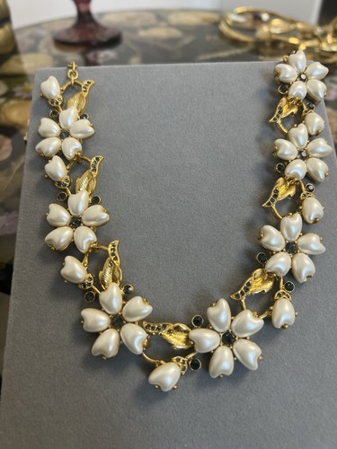 Vintage crown trifari - vintage,