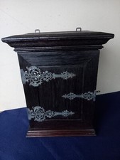 Antiker alter Wandschrank