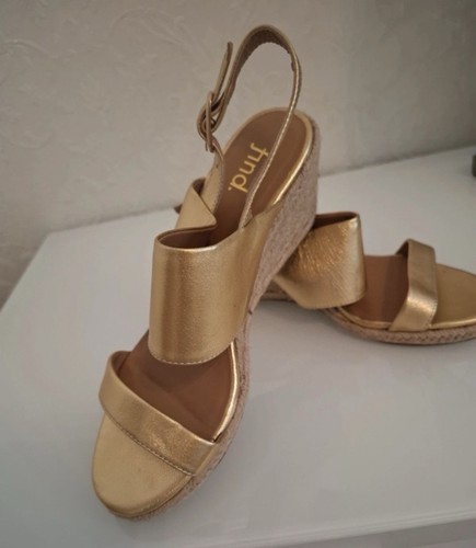Keilsandalette von find - 37,
