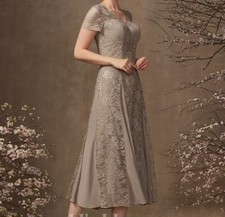 Abendkleid Gr. 56  in Champagner Farbe , neu , wadenlang  mit Spitze