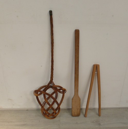 Set mit altem - , teppichklopfer