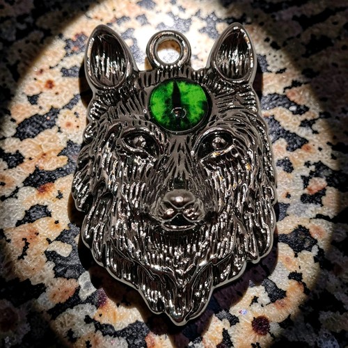Wolfskopf anhänger grün - wolfskopf,