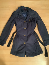+Dunkelblauer Trenchcoat von