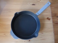 Springlane -GUSSEISENBRATPFANNE- 24 cm schwarz/grau beschichtet