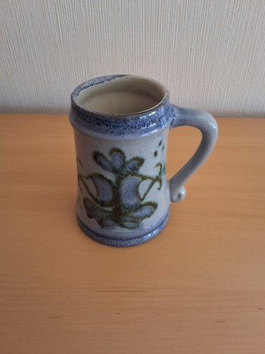 Hübscher kleiner bierkrug - hübscher,