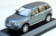 VW Touareg V10 TDI Typ 7L Bj. 2002-2006, graumetallic, Minichamps-Modell M. 1:43