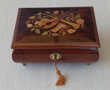 Schmuckschatulle mit Spieluhr