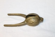 Alter vintage massiver Messing Nussknacker in  Walnuss design