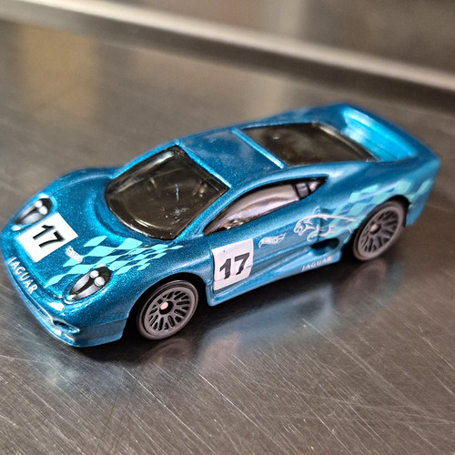 Hot wheels jaguar xj220 - hot,