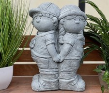 Frostfeste Steinfigur Junge