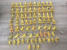 Figuren Konvolut JEAN HÖFLER 73 unbemalte COWBOYS gelbtöne ( keine doppelten)