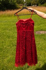 Rotes Cocktailkleid mit Pailletten der Marke LISSA