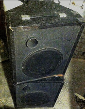 2 MUSIKER LAUTSPRECHER-BODEN