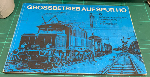 Großbetrieb auf spur - großbetrieb, h0