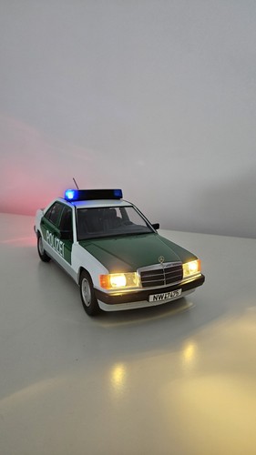 Mercedes 190 polizei - 1/18, led
