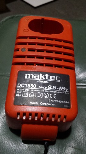 Original maktec makita - by,