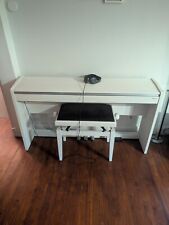 Roland F120 e piano mit stuhl