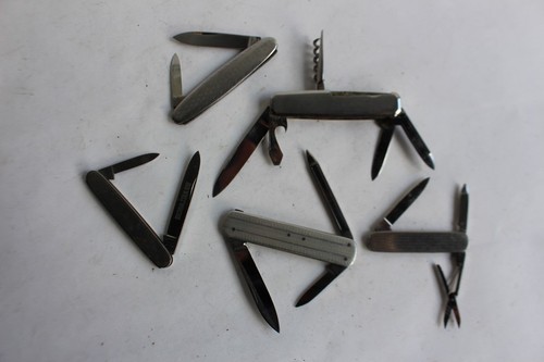 Fünf taschenmesser - fünf,