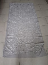 Hellgrauer Schal/Tuch mit