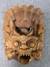 Handgeschnitzte Holzmaske –