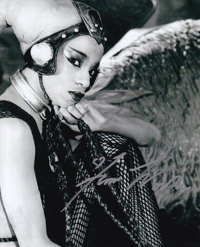Femi taylor signed autogramm - femi,