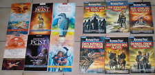 12x Raymond Feist Die Erben von und Midkemia Der verrückte Gott Finsternis usw.
