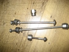 Pitlock Komplettset (3 Achsen + Befestigung) und eine codierte Nuss