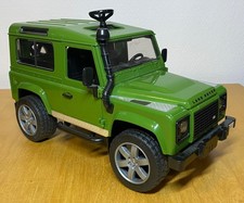 Bruder Land Rover Defender aus