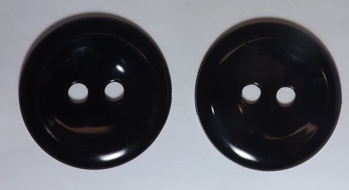 Große schwarze knöpfe - große,