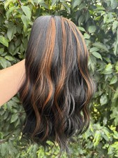 Perücke Schwarz Strähnen