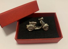 VESPA SCOOTER SILBER ZINN PIN