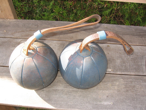 Stück alter schleuderball - stück,