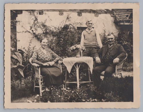 Eltern mit jungen garten - eltern,