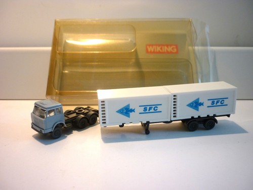 Sattelzug mit kühlcontainer - mit,